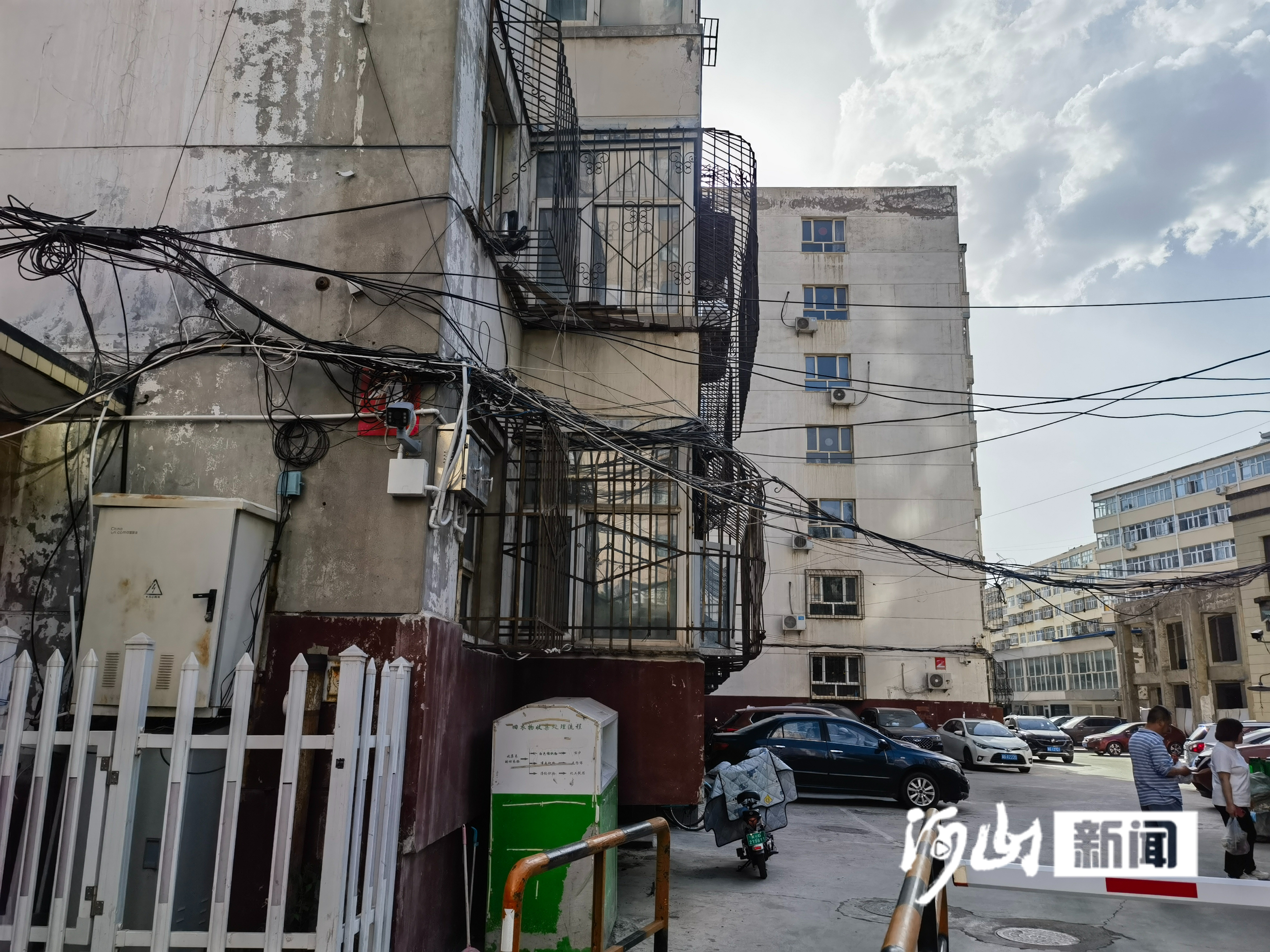 开云APP 开云官网入口新闻110 既不美观又有隐患！空中线缆谁来管？(图4)