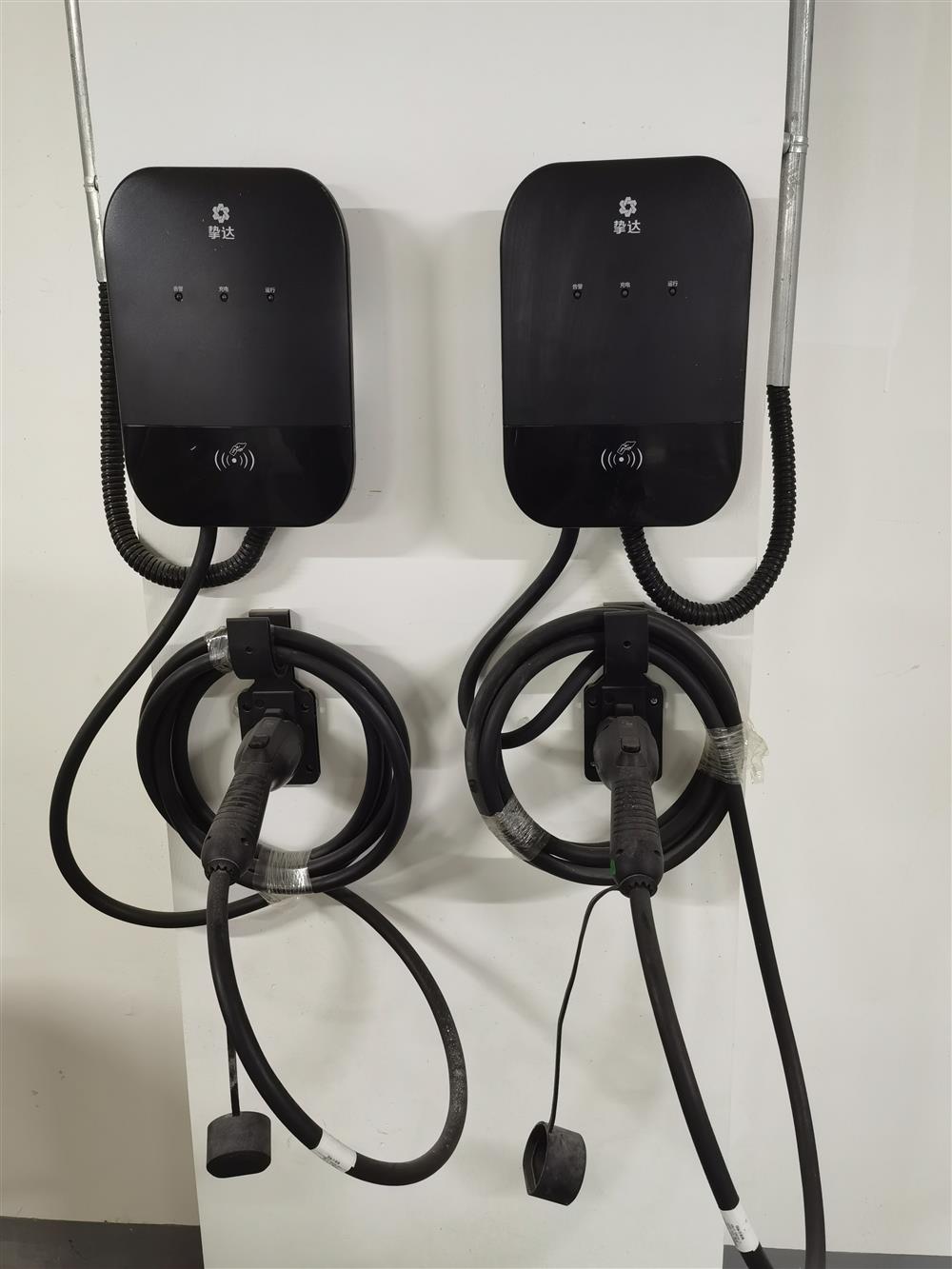 开云 开云体育平台预装了近50个充电桩但竟没接线缆！浦东一新小区“糊弄式”新能源配套？(图3)