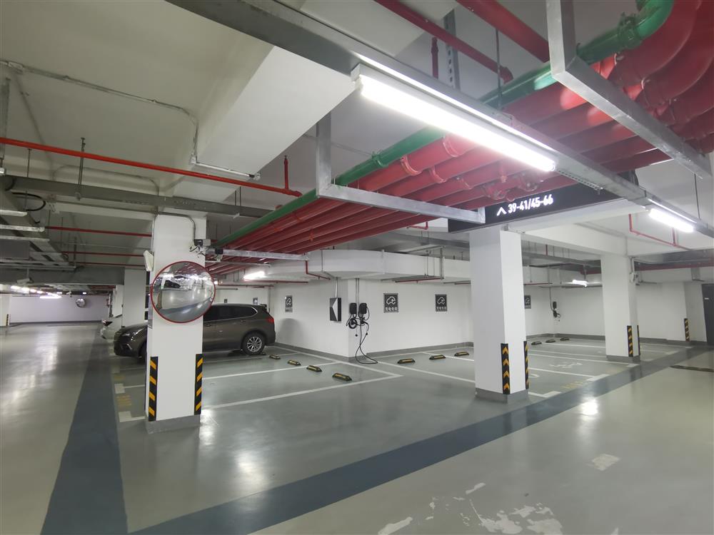 开云 开云体育平台预装了近50个充电桩但竟没接线缆！浦东一新小区“糊弄式”新能源配套？(图2)