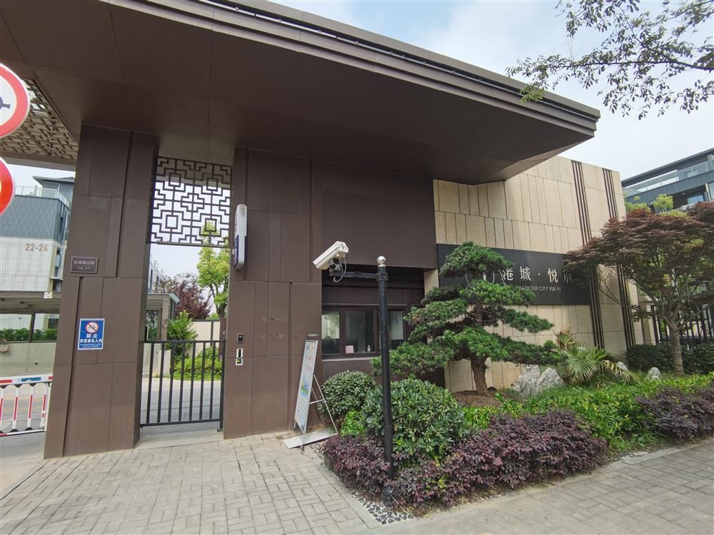 开云 开云体育平台预装了近50个充电桩但竟没接线缆！浦东一新小区“糊弄式”新能源配套？(图1)