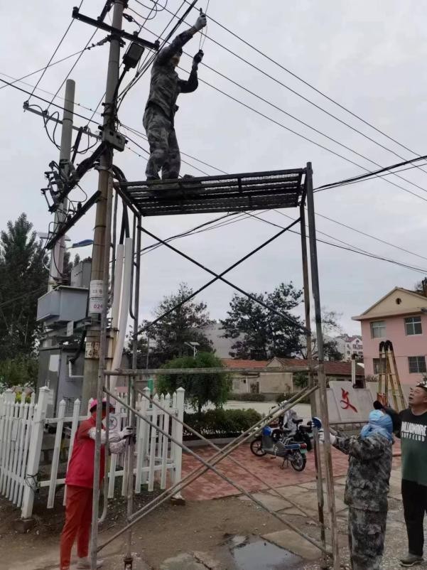 开云APP 开云官网入口青岛莱西市水集街道文化路社区全力攻坚线缆杂乱难题扮靓城市颜值(图2)