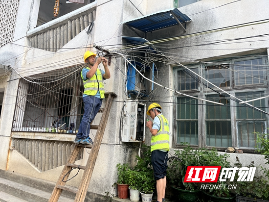 开云 开云体育官网武陵源区开展“空中缆线”专项整治 让城市天空“无线美”(图2)