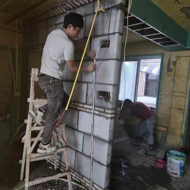 开云 开云体育官网极目帮办 电线未穿管直接埋墙内业主要求退款遭拒多方调解后双方达成一致(图2) 开云 开云体育官网极目帮办 电线未穿管直接埋墙内业主要求退款遭拒多方调解后双方达成一致(图2)