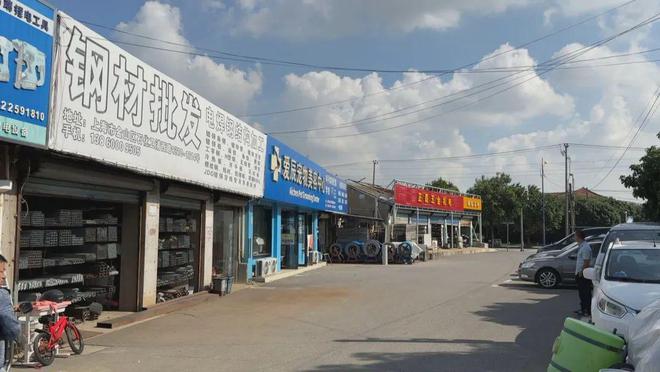 增设停车位、改造电线线路……金山这里的居民幸福感提升了丨大调研进行时开云 开云体育平台(图4) 增设停车位、改造电线线路……金山这里的居民幸福感提升了丨大调研进行时开云 开云体育平台(图4)